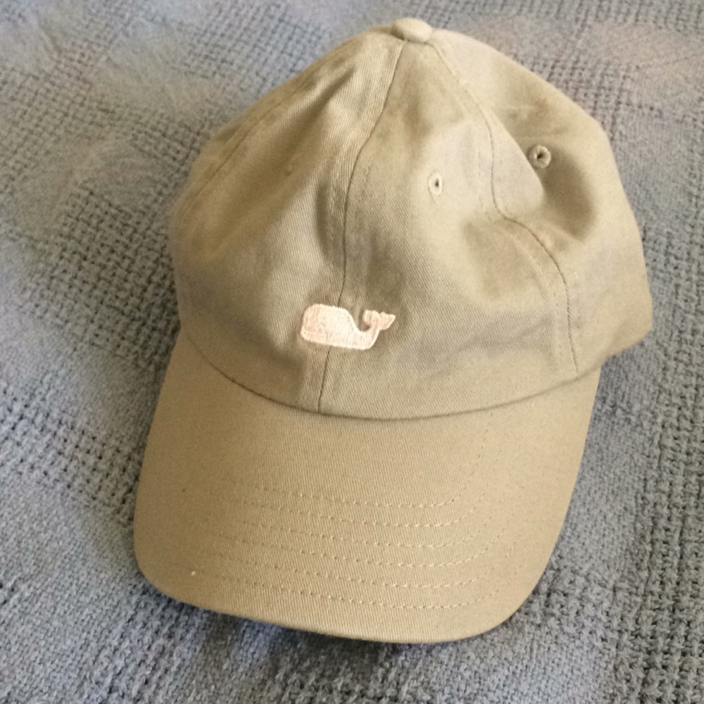 Grey and pink vineyard vines hat